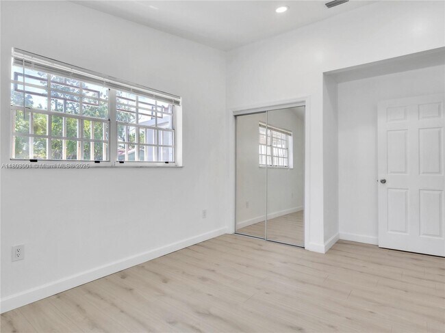 Building Photo - 7172 SW 22nd St