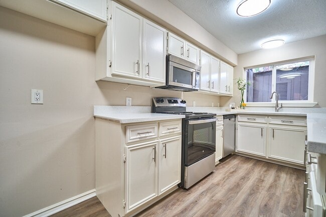 Foto del edificio - 10818 Briar Forest Dr
