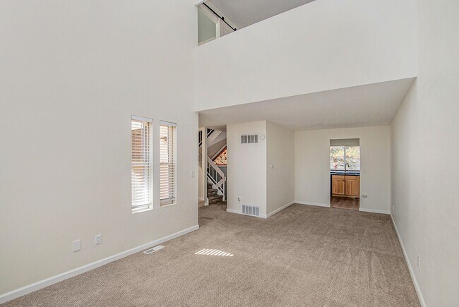 Foto del edificio - Spacious 2Bed/3Bath Townhouse in Central Denver