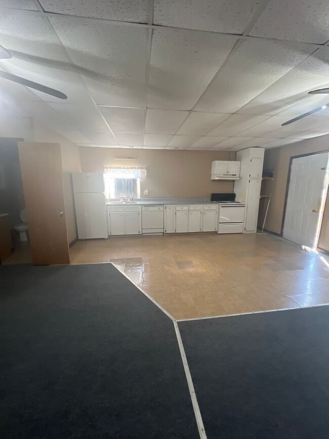 Foto del edificio - 2 bedroom home for lease with garage and a...