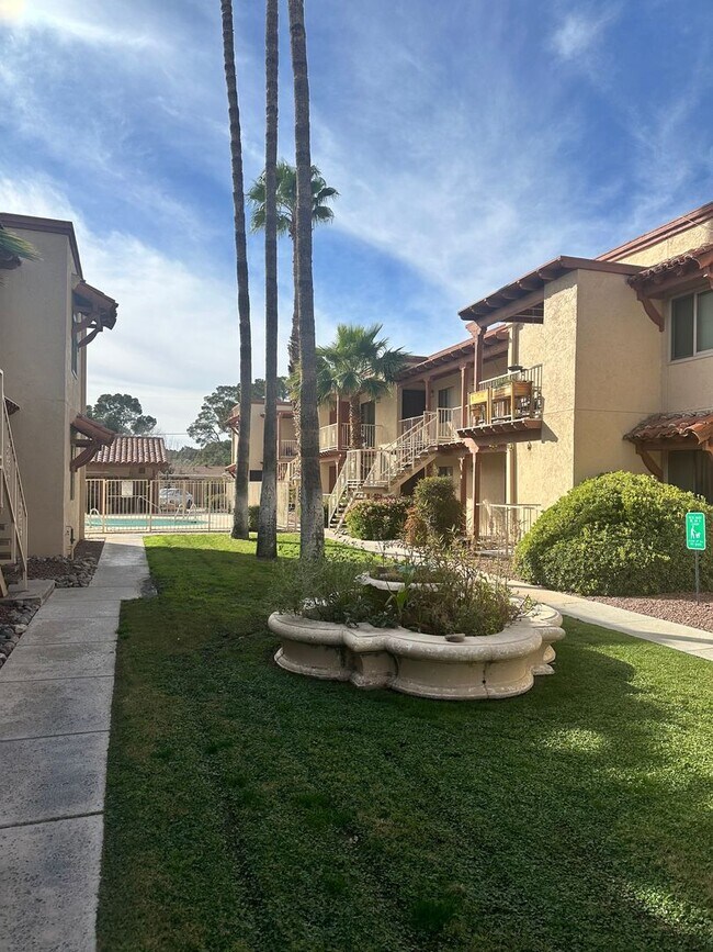 Foto del edificio - 3357 N Country Club Rd