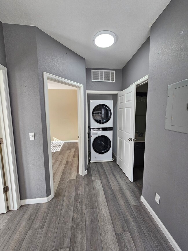 Foto del edificio - 2428 W 82nd Pl