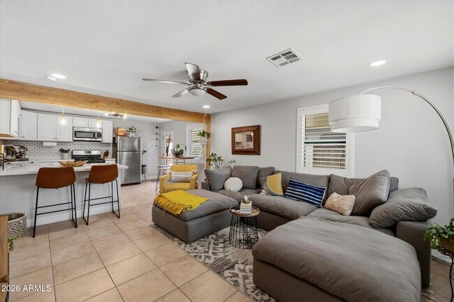 Foto del edificio - 1324 E Orangewood Ave