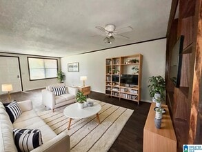 Building Photo - 1700 Greenbrier Dear Rd