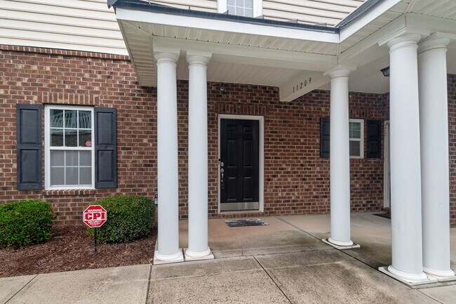 Foto del edificio - Beautiful Condo Minutes from Ballantyne wi...