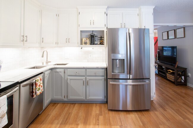 Foto del edificio - 1735 Kallaramo Rd