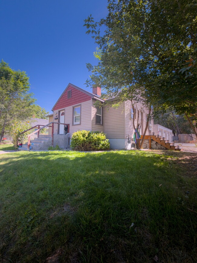 Building Photo - 1460 Sage Ave