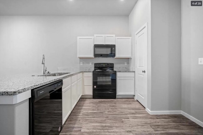 Foto del edificio - 2111 N Avenue J