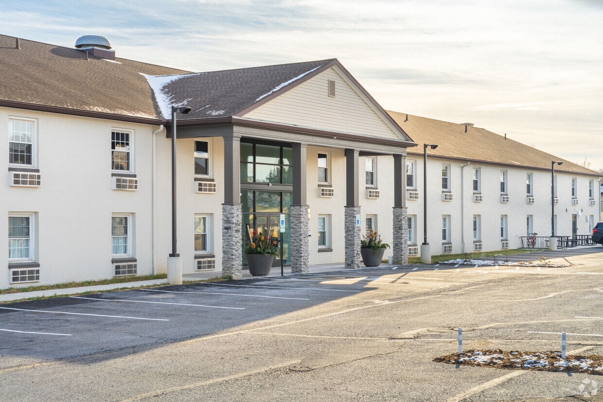 Building Photo - Studios on Spring