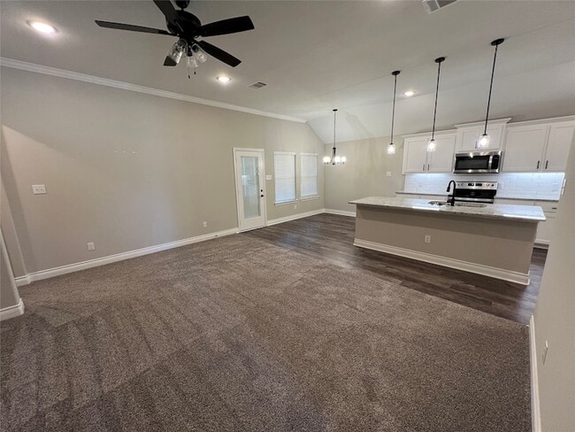 Building Photo - 805 Hardaway Ln