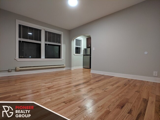Building Photo - 4542 N Damen Ave
