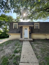 Building Photo - 1112 E South Ave