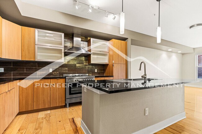 Foto del edificio - Gorgeous Condo with Mountain Views and Washer/Dryer