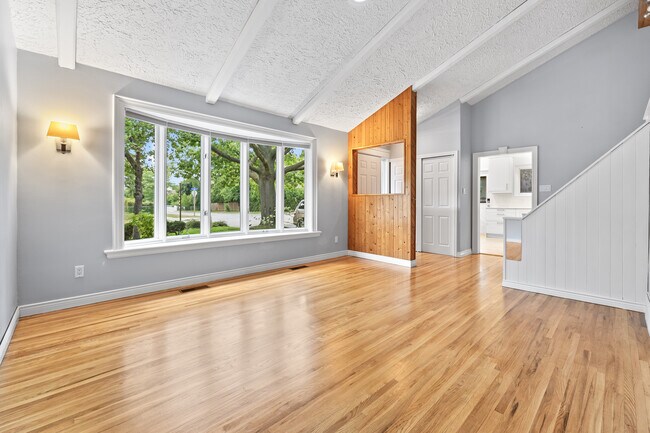 Photo du bâtiment - 1293 Lewisham Dr