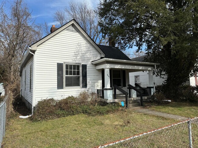 Building Photo - 805 Whitney Ave