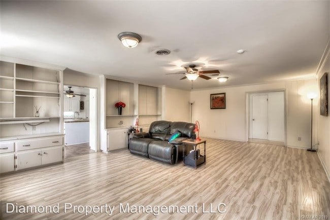 Building Photo - 4 br, 3 bath House - 5739 Lovers Lane