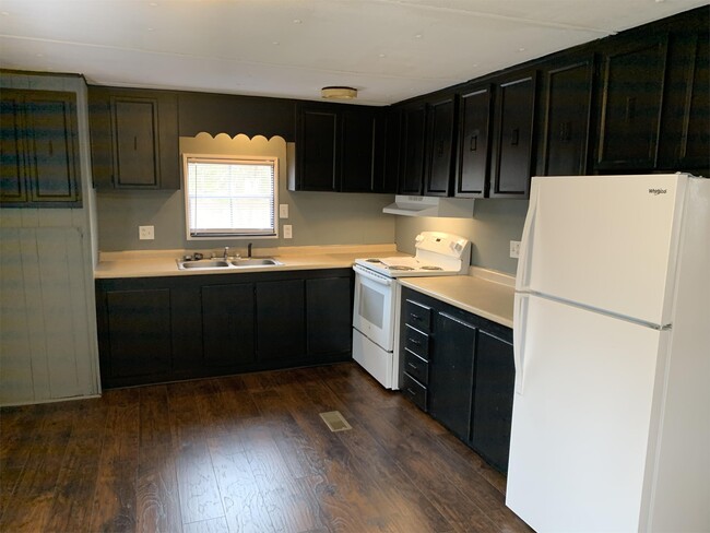 Building Photo - 279 Rolling Oaks Ln