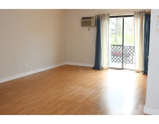 Building Photo - 255 Danforth St