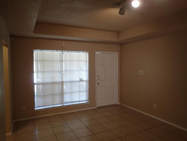 Building Photo - 544 Signal Hill Ct S