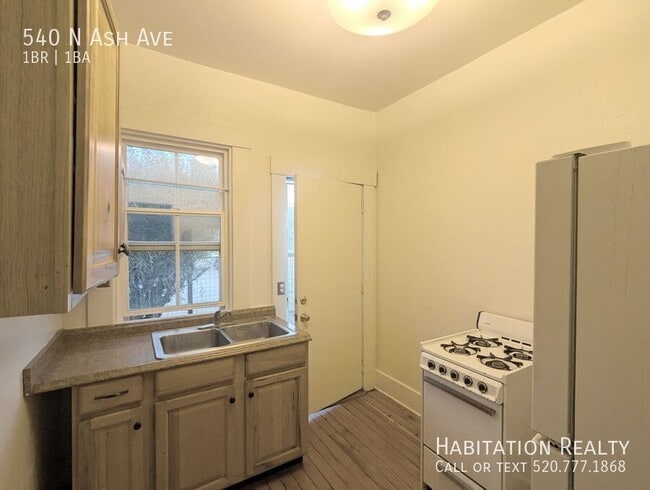 Building Photo - 540 N Ash Ave