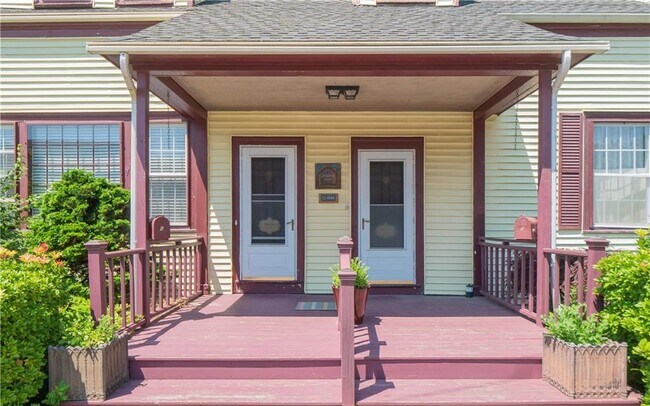 Building Photo - 167 Coggeshall Ave
