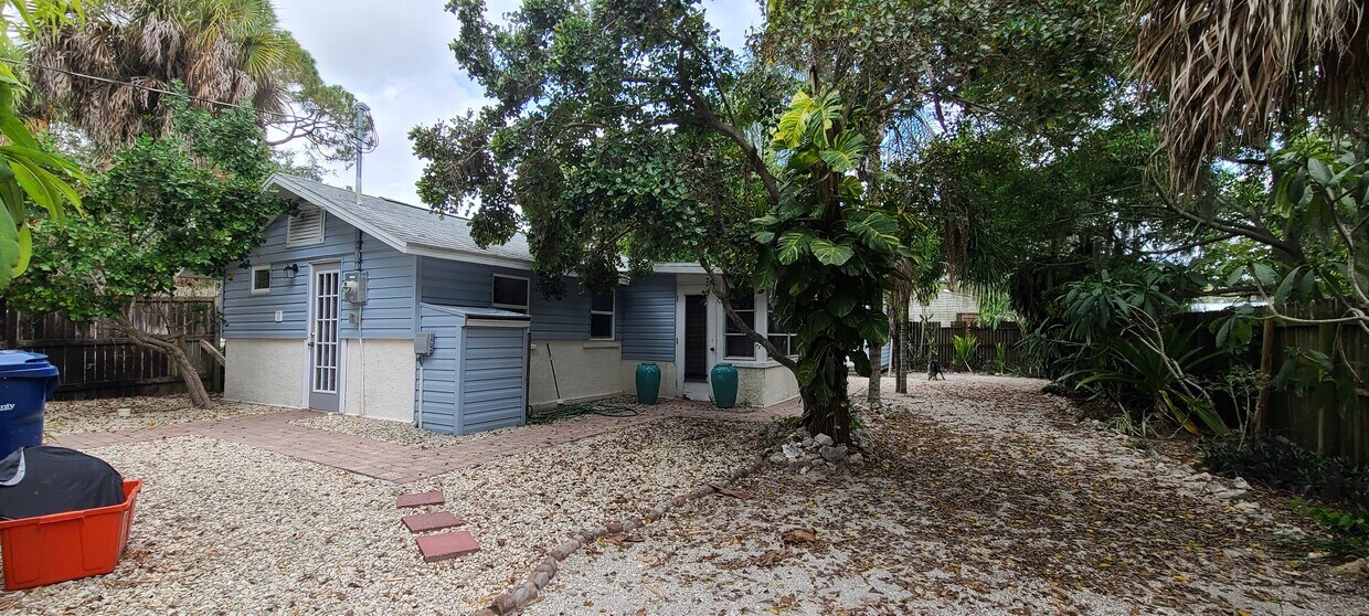 Primary Photo - 65 1st Ave