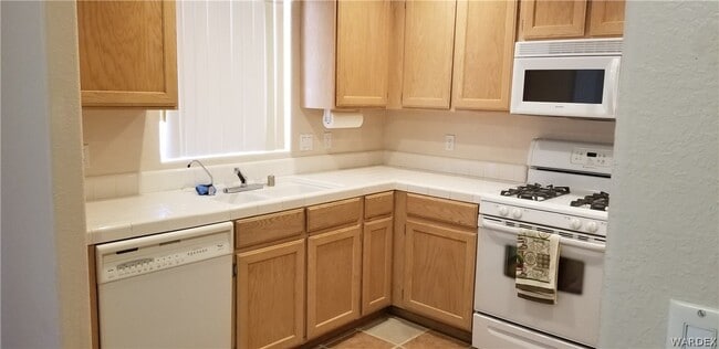 Building Photo - 4492 S Caitlan Ave