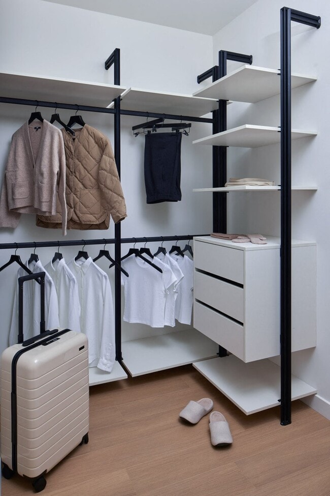 Building Photo - 17 Market West