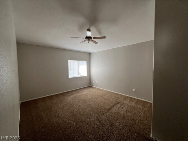 Foto del edificio - 325 Amber Pine St