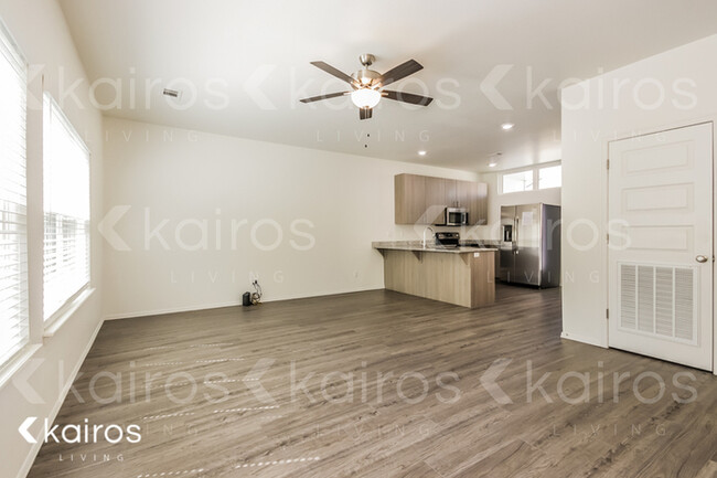 Foto del edificio - 1634 S Razorback Rd