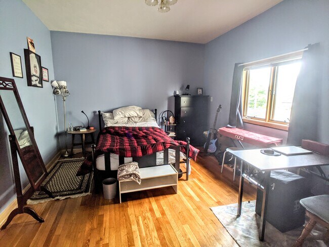 Bedroom - 19 Hillside Ave