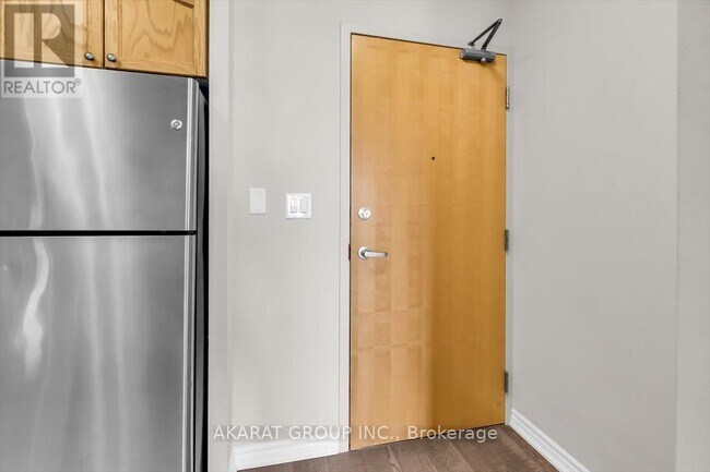 Building Photo - 3865 Lake Shore Blvd W