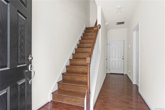 Building Photo - 3927 Village Townes Walk
