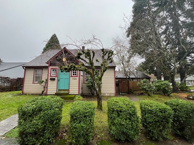 Building Photo - 3 Bedroom 2 Bath McMinnville OR