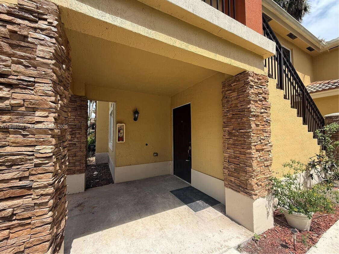 Foto principal - 3390 NE 9th St