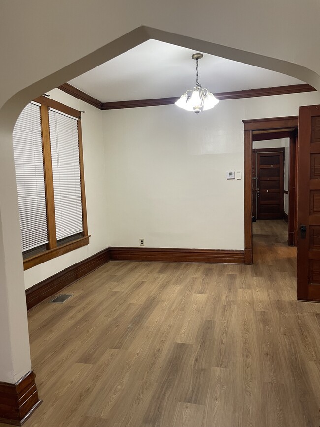 Dining Room - 3314 N Sacramento Ave