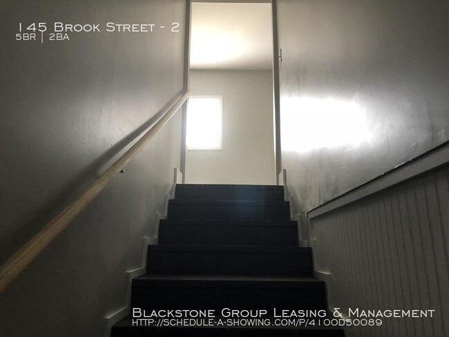 Building Photo - 5 bedroom in Woonsocket RI 02895