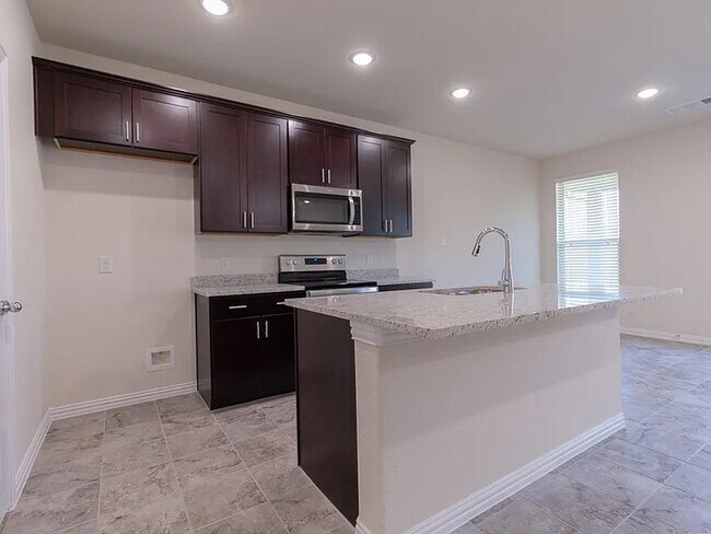 Building Photo - 1028 Park Oak Ln