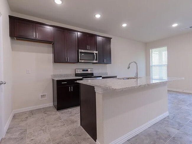 Foto del edificio - 1028 Park Oak Ln