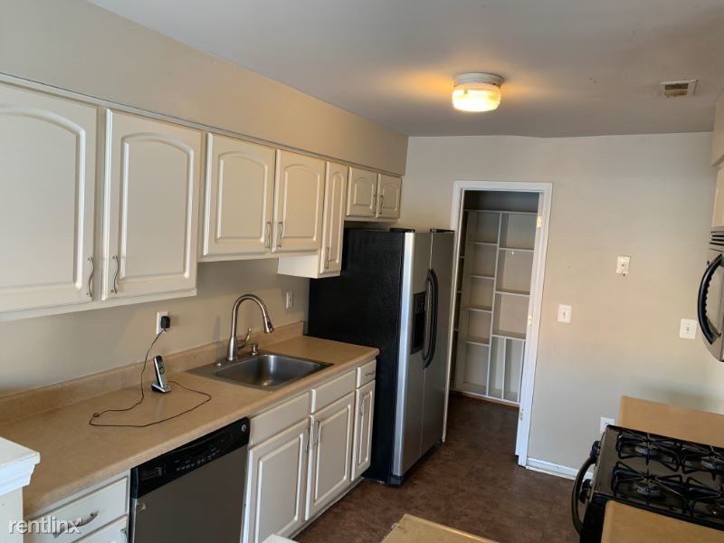 Building Photo - 3 br, 2.5 bath Townhome - 9 Sassafras Dr