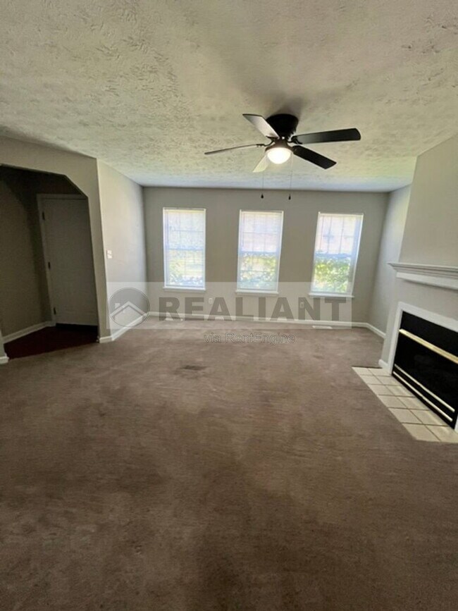 Foto del edificio - 3851 Sugar Creek Dr