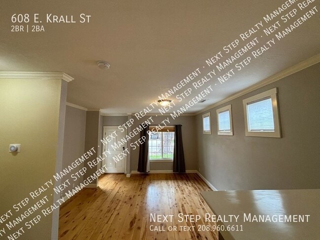 Building Photo - 608 E Krall St