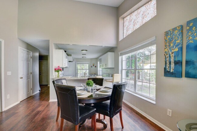 Foto del edificio - 13134 Quiet Woods Rd