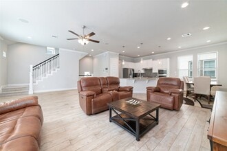 Building Photo - 4011 Centre Valley Ln