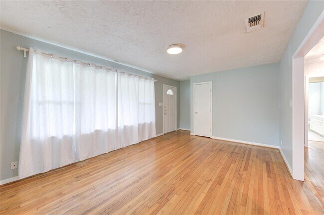 Building Photo - 5025 Hazelton St