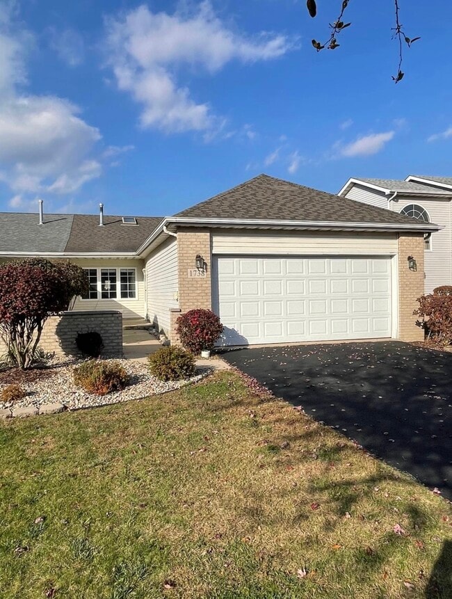 Building Photo - 1738 Beech Dr