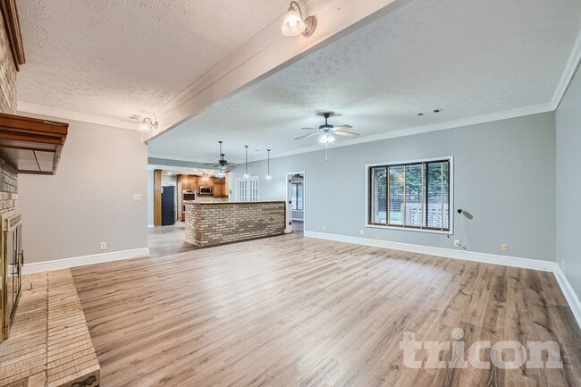 Building Photo - 3944 River Dr SW