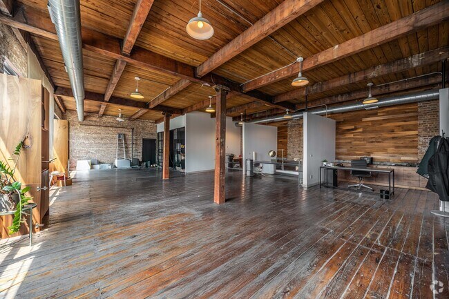 Building Photo - 3124 W Carroll Ave