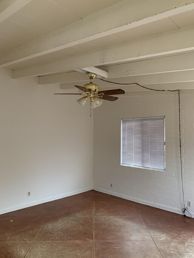 Foto del edificio - 2115 E 18th St