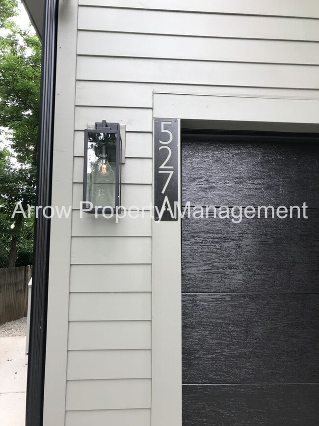 Foto del edificio - Gorgeous 4br New Construction in South Nas...
